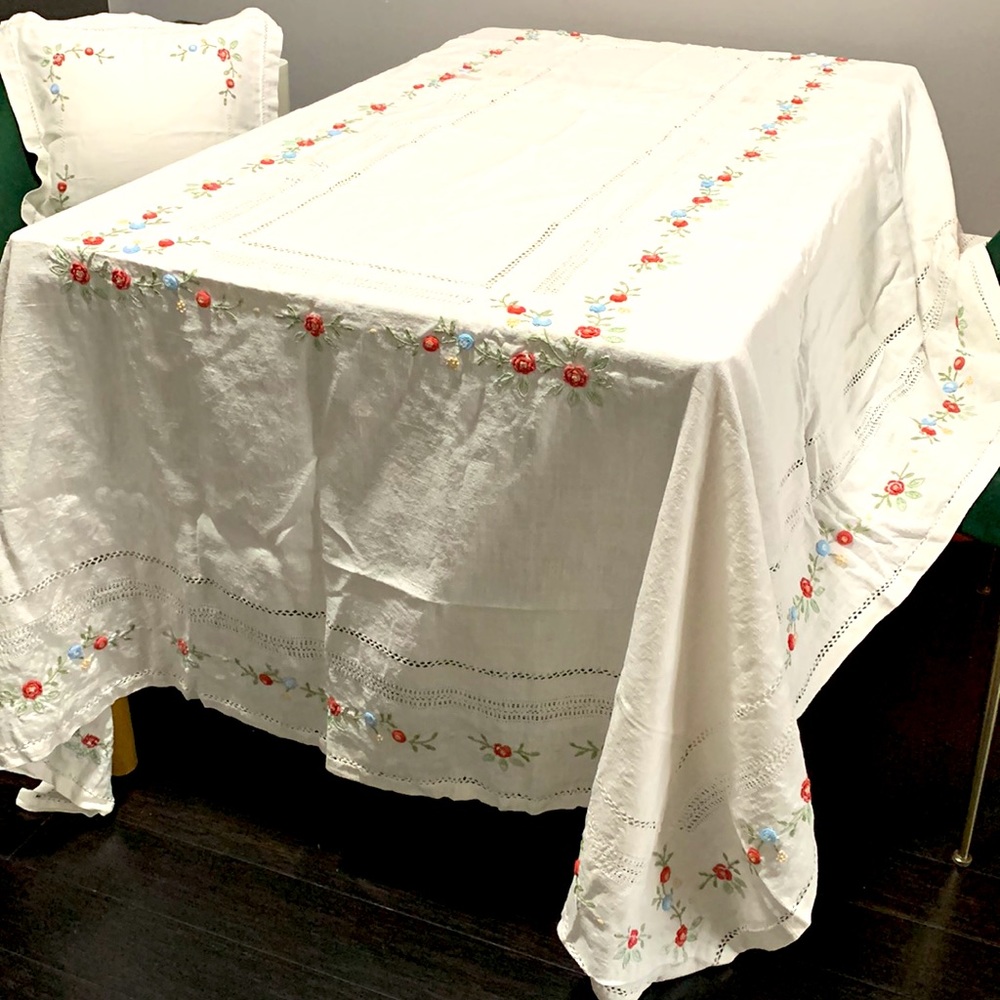 ✨ April Cornell Embroidered Table Linen - Picture 13 of 15
